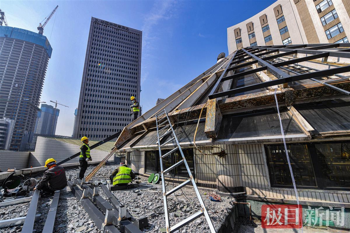 24米高空作業(yè)忙，武漢圖書館錐形玻璃頂即將煥新