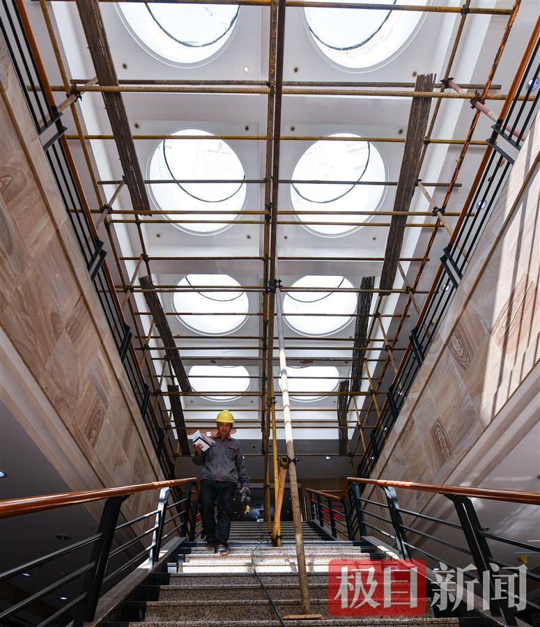 24米高空作業(yè)忙，武漢圖書館錐形玻璃頂即將煥新